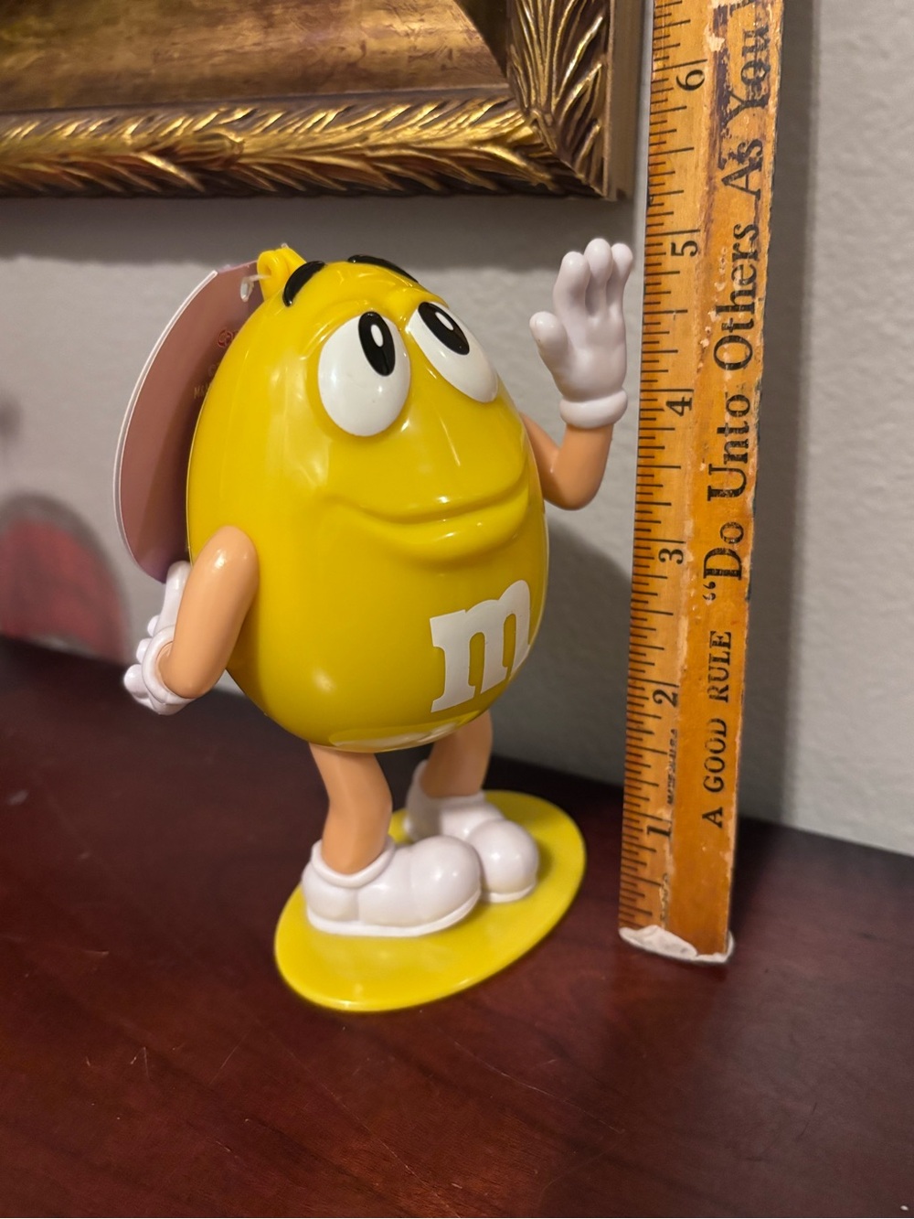 NWT  M&M'S Yellow Character Case Figure with/candy